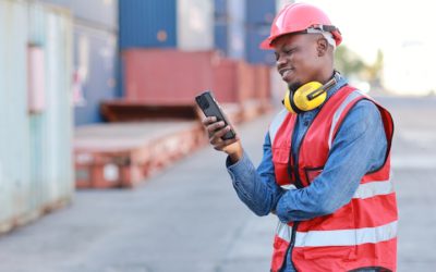 Enhancing Communication Between Organizations and Deskless Workers with a Mobile App